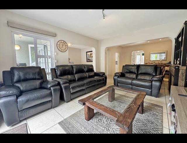 3 BEDROOM TOWNHOUSE FOR SALE IN SANDOWN